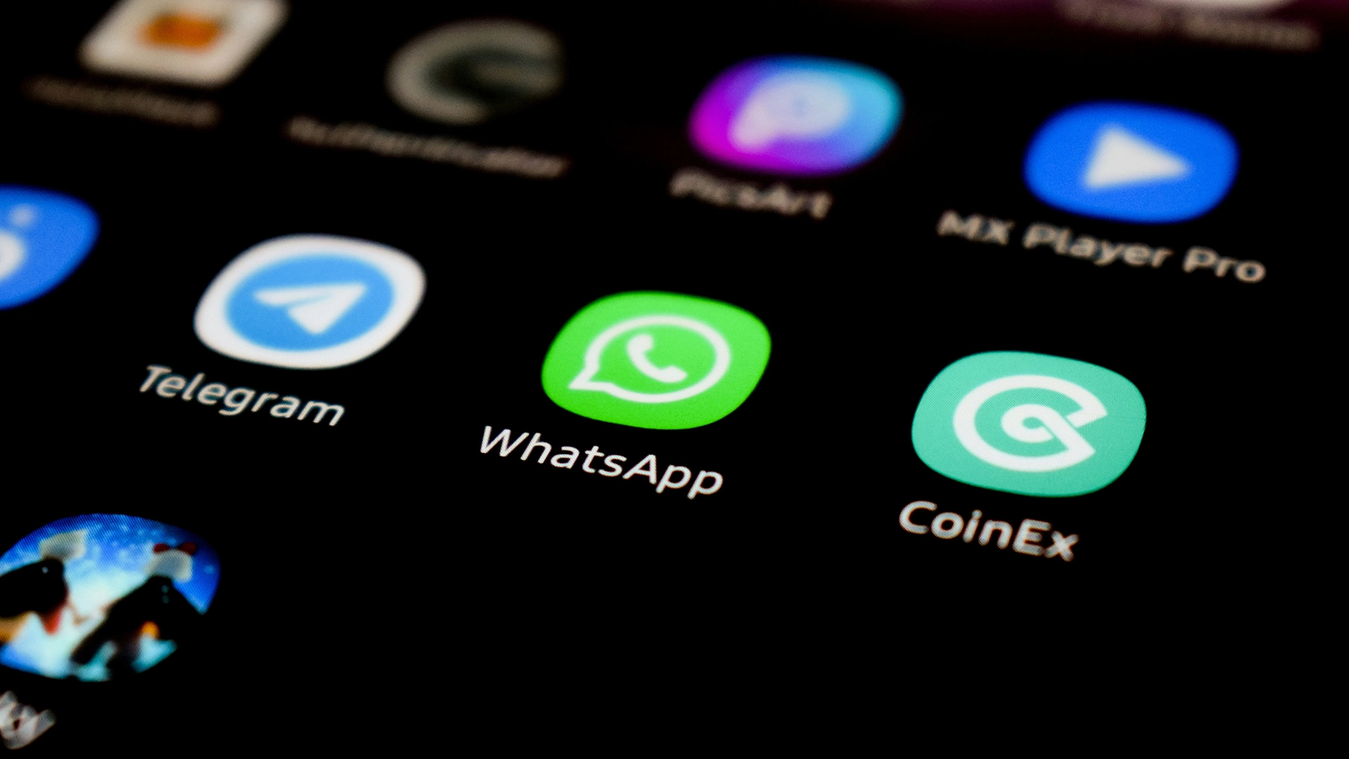 WhatsApp推出状态广告，增加付费频道功能